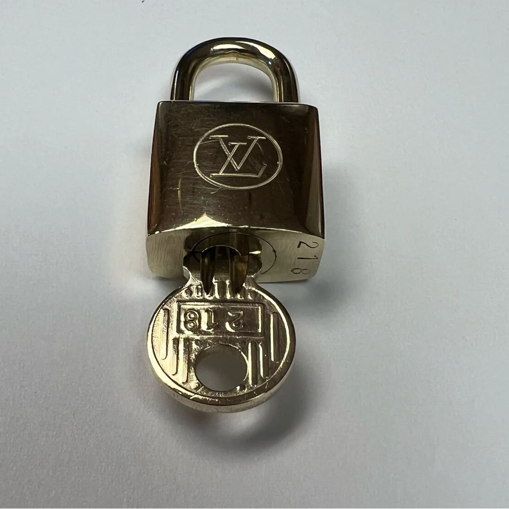 Louis Vuitton lock and key # 218‎ rare 200 series